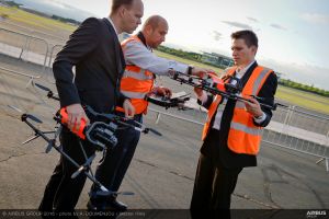 Airbus lässt Flugzeuge von Drohnen inspizieren
