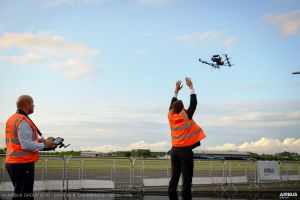 Airbus lässt Flugzeuge von Drohnen inspizieren
