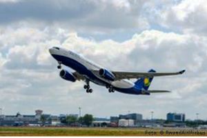 Lufthansa Technik versorgt A330 und CRJ von RwandAir