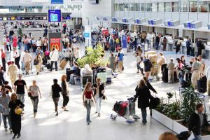 Vor der Fahrt zum Fraport: Reisewelle beachten