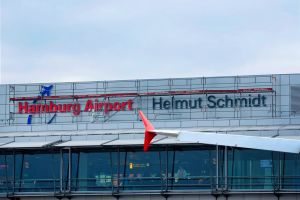 Helmut Schmidt am Flughafen Hamburg sichtbar