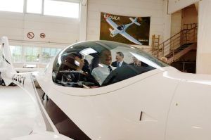 Ministerpräsident Woitke bei Aquila Aviation