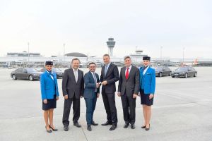 BMW Hybrid-Limousinen für VIP am Flughafen München
