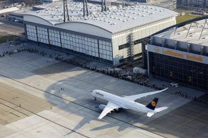 Lufthansa A350-900 in Hamburg begrüßt