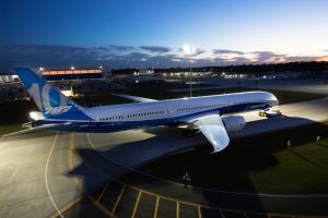 Boeing zeigt ersten Dreamliner 787-10