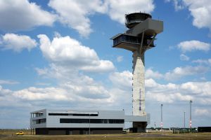 Tower der Flugsicherung in Berlin steht seit fünf Jahren
