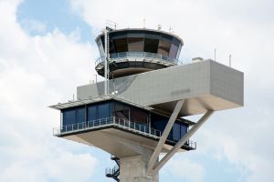 Tower der Flugsicherung in Berlin steht seit fünf Jahren