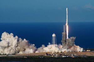 SpaceX startet erste Mehrweg-Rakete ins All