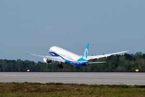 Premiere bei Boeing: Weltgrößter Dreamliner hebt ab