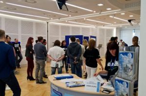 250 Besucher blickten Austro Control über die Schulter