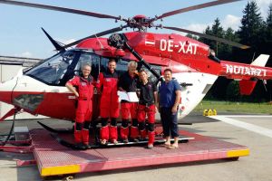 Rettungspilot erhält Blaues Kreuz