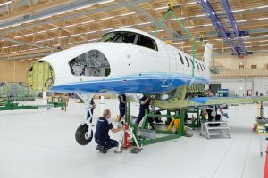 Wing mate in Stans für ersten Serien-Pilatus PC-24