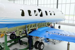Wing mate in Stans für ersten Serien-Pilatus PC-24
